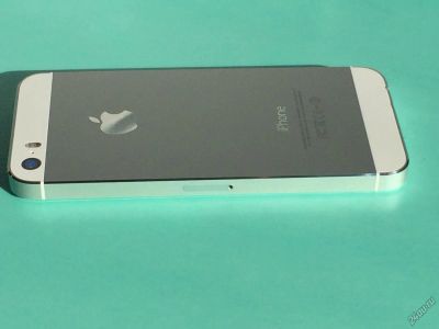 Лот: 5233221. Фото: 1. iPhone 5s 16gb silver. Белый... Смартфоны