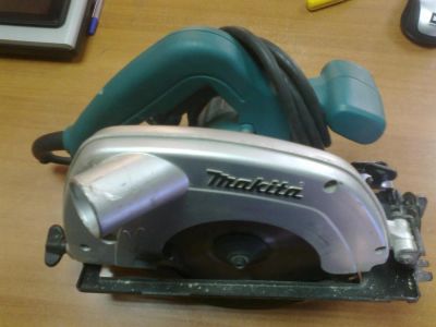 Лот: 6922105. Фото: 1. Пила циркулярная MAKiTA 5604R... Электроинструмент