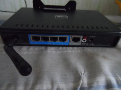 Лот: 10371579. Фото: 1. DIR-400 требует перешивку. Маршрутизаторы (роутеры)
