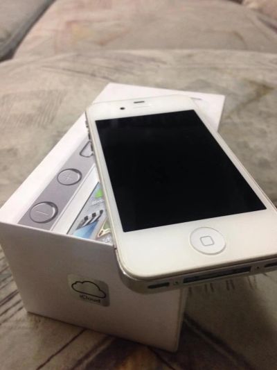Лот: 6156674. Фото: 1. Apple iPhone 4S 16Gb белый + красивая... Смартфоны