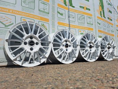 Лот: 25510526. Фото: 1. Комплект Оригинальных Литых дисков... Диски