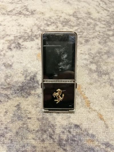 Лот: 24955589. Фото: 1. Телефон Vertu Ferrari F480 (Финляндия... Кнопочные мобильные телефоны