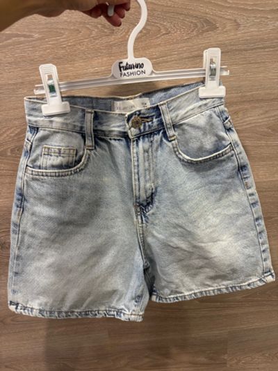 Лот: 25897597. Фото: 1. Шорты джинсовые на девочку 152см. Брюки, шорты, джинсы