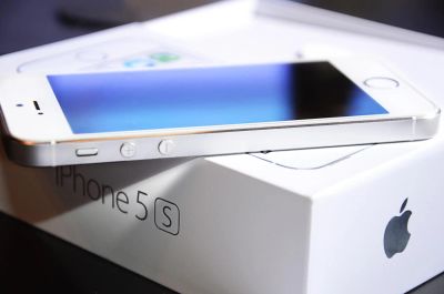 Лот: 4545148. Фото: 1. Iphone 5s white 16Gb. Original... Смартфоны