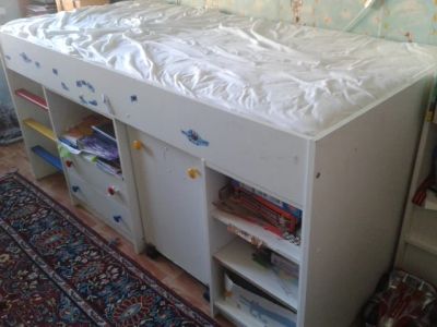 Лот: 5507250. Фото: 1. Детская кровать со встроенными... Детские кровати и кроватки