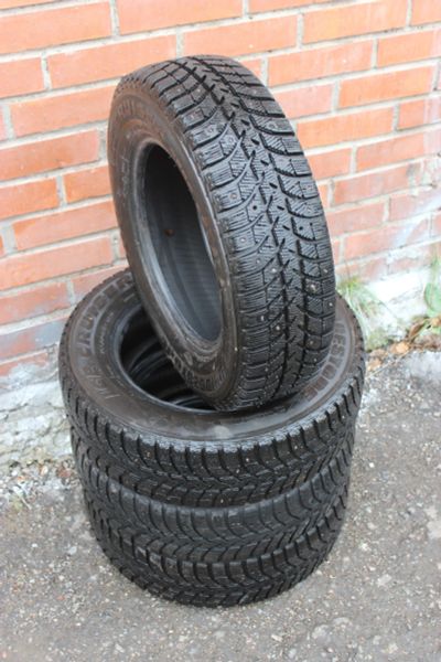 Лот: 25778411. Фото: 1. Шины зимние Bridgestone Ice Cruiser... Шины