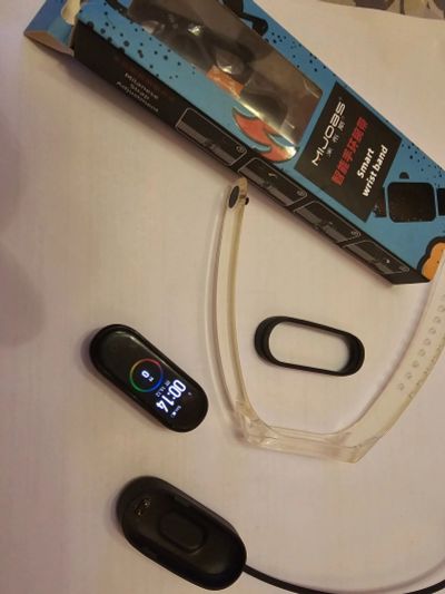Лот: 21179262. Фото: 1. Mi band 4. Смарт-часы, фитнес-браслеты, аксессуары