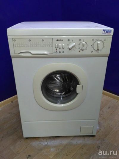 Лот: 9996391. Фото: 1. Стиральная машинка indesit. Стиральные машины