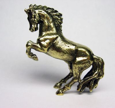 Лот: 3131686. Фото: 1. Статуэтка сувенир Конь на дыбах... Фигурки, статуэтки