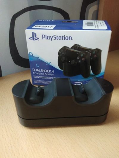 Лот: 13458630. Фото: 1. Зарядная станция PS4 оригинал. Аксессуары для игровых приставок, консолей, геймпады