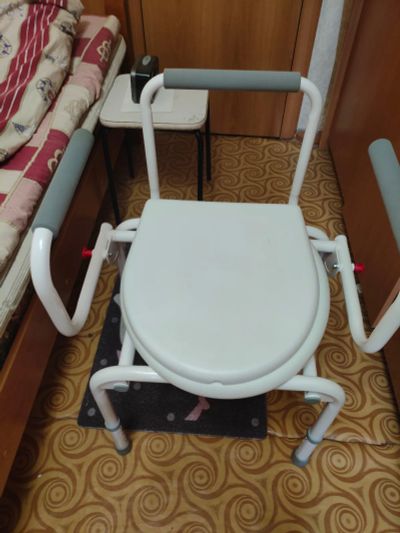 Лот: 25742650. Фото: 1. Кресло тулает складной. Реабилитация, уход за больными
