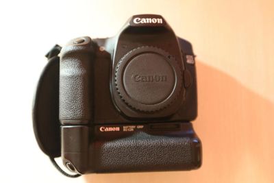 Лот: 4950207. Фото: 1. Canon EOS 40D Body + батарейный... Цифровые зеркальные