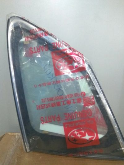 Лот: 15506356. Фото: 1. Стекло боковое глухое Subaru Legacy... Кузов