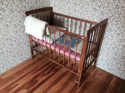 Лот: 6286350. Фото: 1. Кроватка детская с матрасом. Детские кровати и кроватки