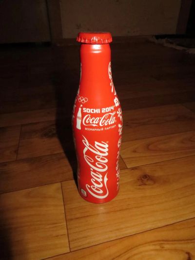 Лот: 3820939. Фото: 1. Коллекционная бутылка Кока-Колы... Остальная сувенирная продукция