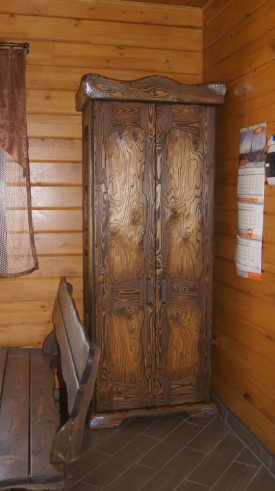 Лот: 12596083. Фото: 1. Шкаф из массива лиственницы. Шкафы, шкафы-купе