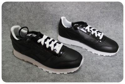Лот: 4625931. Фото: 1. Кроссовки Reebok cl lthr brk 42... Кеды, кроссовки, слипоны