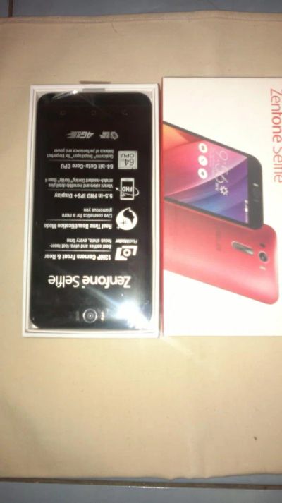 Лот: 7304124. Фото: 1. Смартфон Asus ZenFone Selfie ZD551KL... Смартфоны
