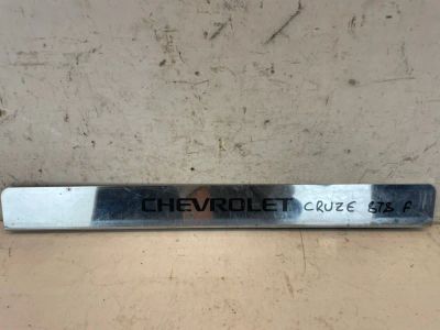 Лот: 24005041. Фото: 1. накладка порога внутренняя Chevrolet... Двигатель и элементы двигателя