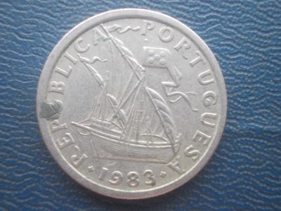 Лот: 11588906. Фото: 1. Португалия 2.5 эскудо 1983 год... Остальные страны