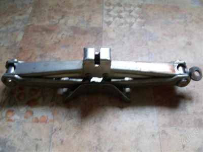 Лот: 2235710. Фото: 1. домкрат от NISSAN без ручки,1050кг. Другое (инструмент)