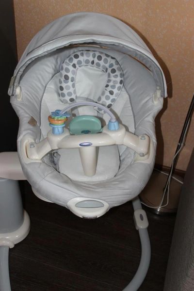 Лот: 2981252. Фото: 1. Качели Graco SWEETPEACE. Ходунки, прыгунки, качели