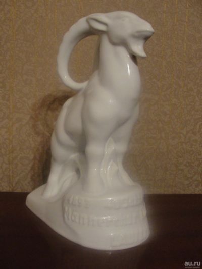 Лот: 17002886. Фото: 1. Статуэтка горный козел, белый... Фарфор, керамика