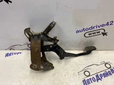 Лот: 21715097. Фото: 1. педаль сцепления Toyota Avensis... Двигатель и элементы двигателя
