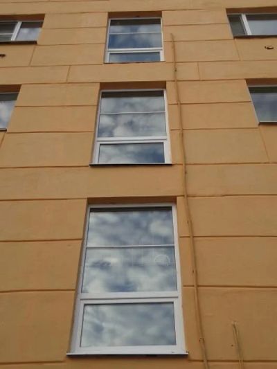 Лот: 4136511. Фото: 1. Пластиковые окна в подъезде -... Фурнитура, комплектующие