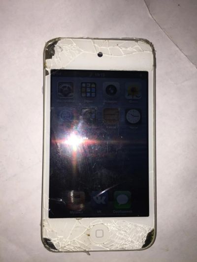 Лот: 6732145. Фото: 1. ipod touch 4 8gb white. Плееры