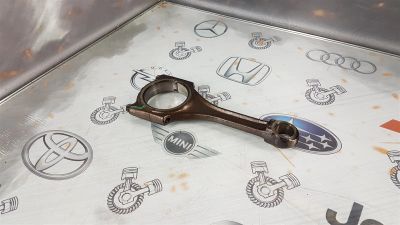 Лот: 23590578. Фото: 1. Шатун Audi A6 AUK 06E198401C. Двигатель и элементы двигателя