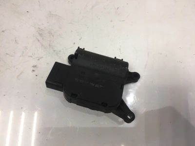 Лот: 21716604. Фото: 1. сервопривод заслонки печки Volkswagen... Двигатель и элементы двигателя