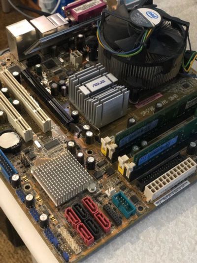 Лот: 16636916. Фото: 1. Asus P5B-VM + C2D E8500 BOX... Компьютеры в сборе