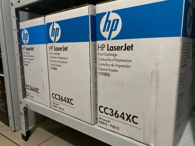 Лот: 18911658. Фото: 1. Картридж Hewlett Packard HP CC364XC... Картриджи, расходные материалы