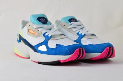 Лот: 16843709. Фото: 1. Кроссовки женские Adidas Falcon... Кеды, кроссовки, слипоны