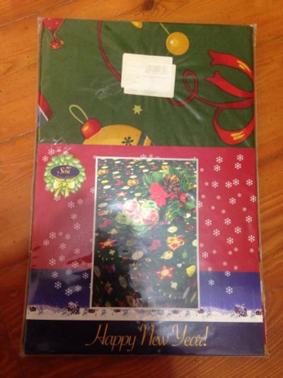 Лот: 6604177. Фото: 1. Скатерть новогодняя 140 см * 140... Гирлянды, шарики, новогодние аксессуары