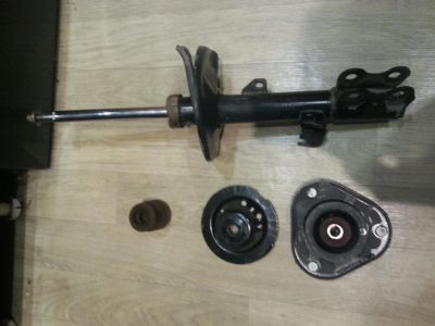 Лот: 7447974. Фото: 1. Левая стойка toyota corolla 120. Ходовая, подвеска, рулевое управление