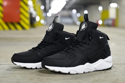 Лот: 10088130. Фото: 1. Nike Air Huarache High. Кеды, кроссовки, слипоны