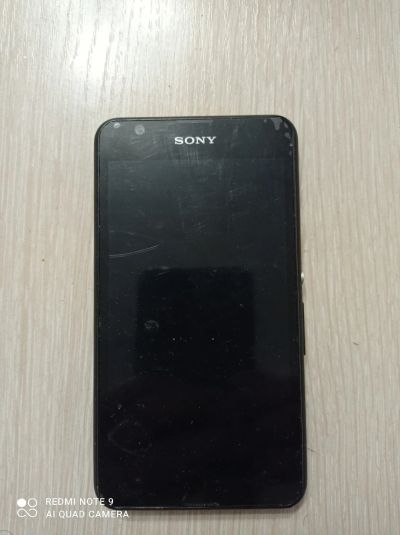 Лот: 17490278. Фото: 1. Смарфон Sony E2033 не включается. Смартфоны