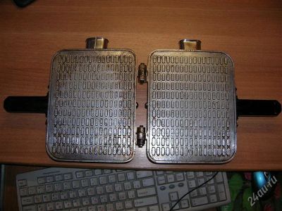 Лот: 1484312. Фото: 1. электровафельница из ссср. Кухонная