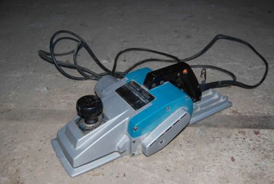 Лот: 4771867. Фото: 1. Электрорубанок Makita 1806 B. Электроинструмент