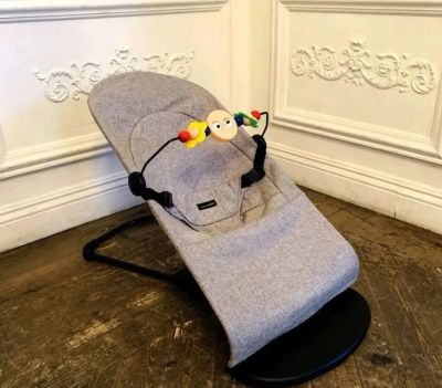 Лот: 19490654. Фото: 1. Детский шезлонг luxmom, babуbjorn... Ходунки, прыгунки, качели