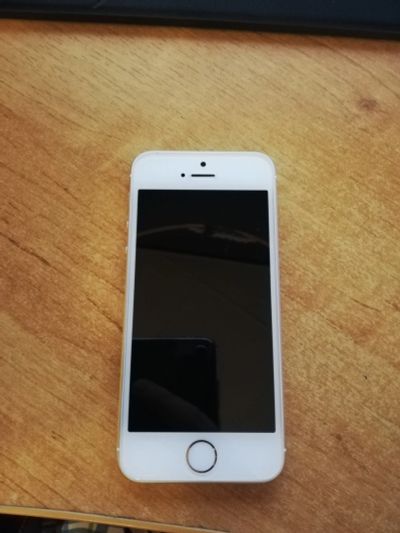 Лот: 12679320. Фото: 1. Iphone SE 32GB. Смартфоны