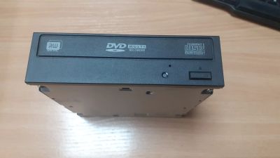 Лот: 24653813. Фото: 1. Привод DVD+RW Hitachi UG01. Черный... Приводы CD, DVD, BR, FDD