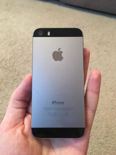 Лот: 10512105. Фото: 1. Iphone 5s Space Gray 16Gb. Смартфоны