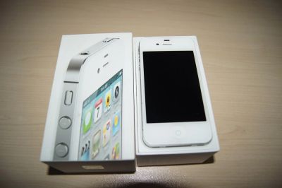 Лот: 3787727. Фото: 1. Iphone 4S 16Gb + чехлы в подарок. Смартфоны
