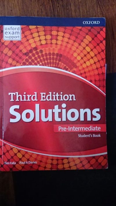 Лот: 14585650. Фото: 1. Учебник английского языка Solutions... Для школы