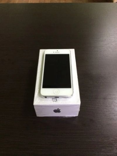 Лот: 5538411. Фото: 1. iPhone 5 (16gb), белый. Смартфоны