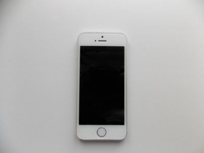Лот: 4539182. Фото: 1. Apple iPhone 5S 16GB [Состояние... Смартфоны