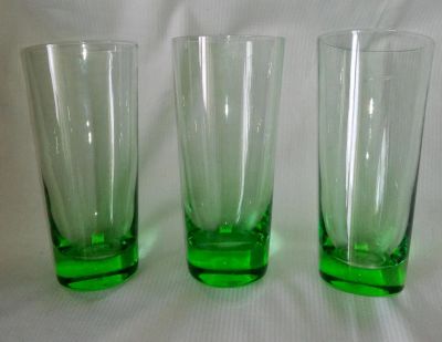 Лот: 11162100. Фото: 1. Стаканы зелёного стекла с толстым... Кружки, стаканы, бокалы